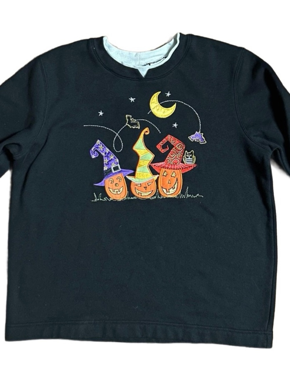 White Stag ~ Medium ~ Embroidery ~ Halloween ~ Pumpkin/Witch ~ Black ~Sweater